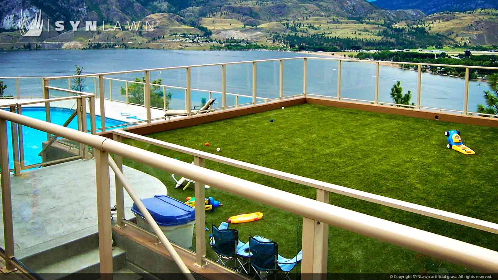 SYNLawn rooftop artificial grass overlooking the Mississippi River