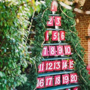 Red blocks with numbers countdown to Christmas  in shape of Christmas tree