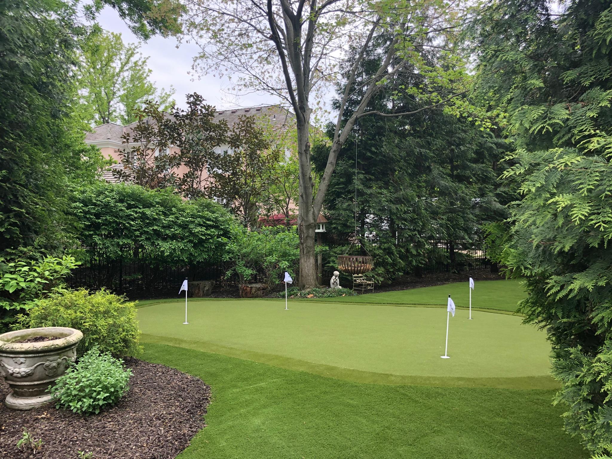 Residential putting green installed by SYNLawn