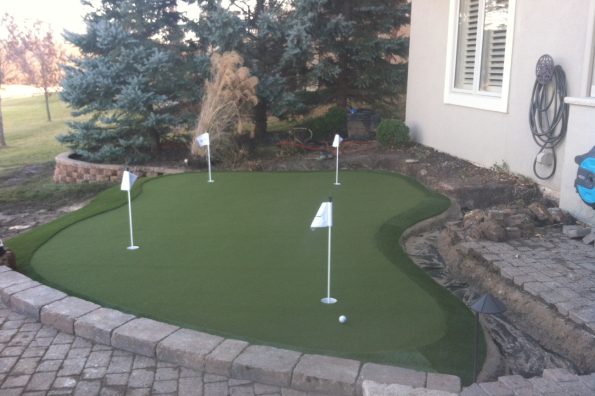 Henderson backyard artificial grass putting green