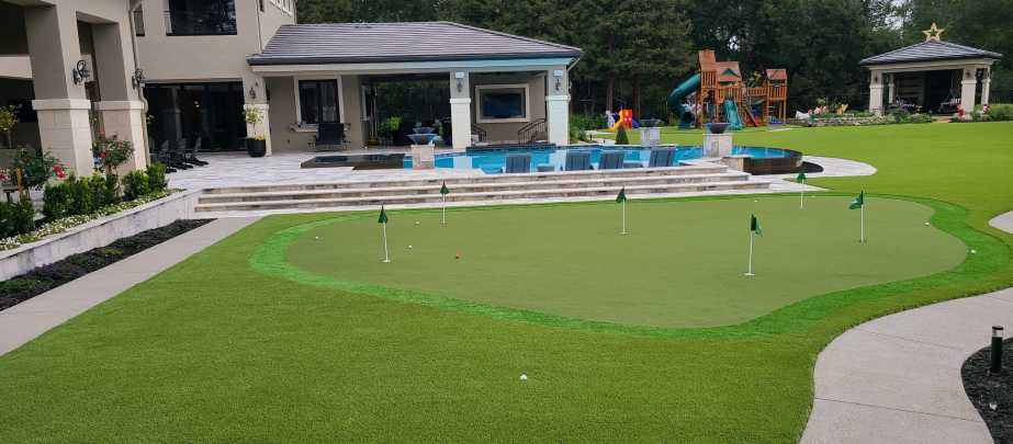 Backyard artificial grass putting green from SYNLawn