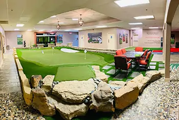 Commercial indoor putting green recreation area