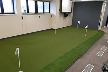 Indoor office putting green installed by SYNLawn