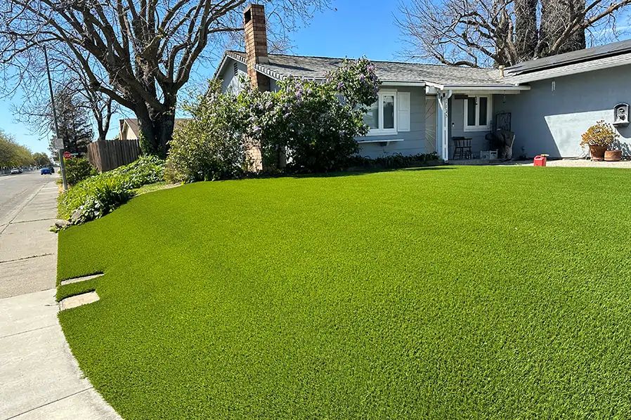 Front yard artificial grass lawn installed by SYNLawn