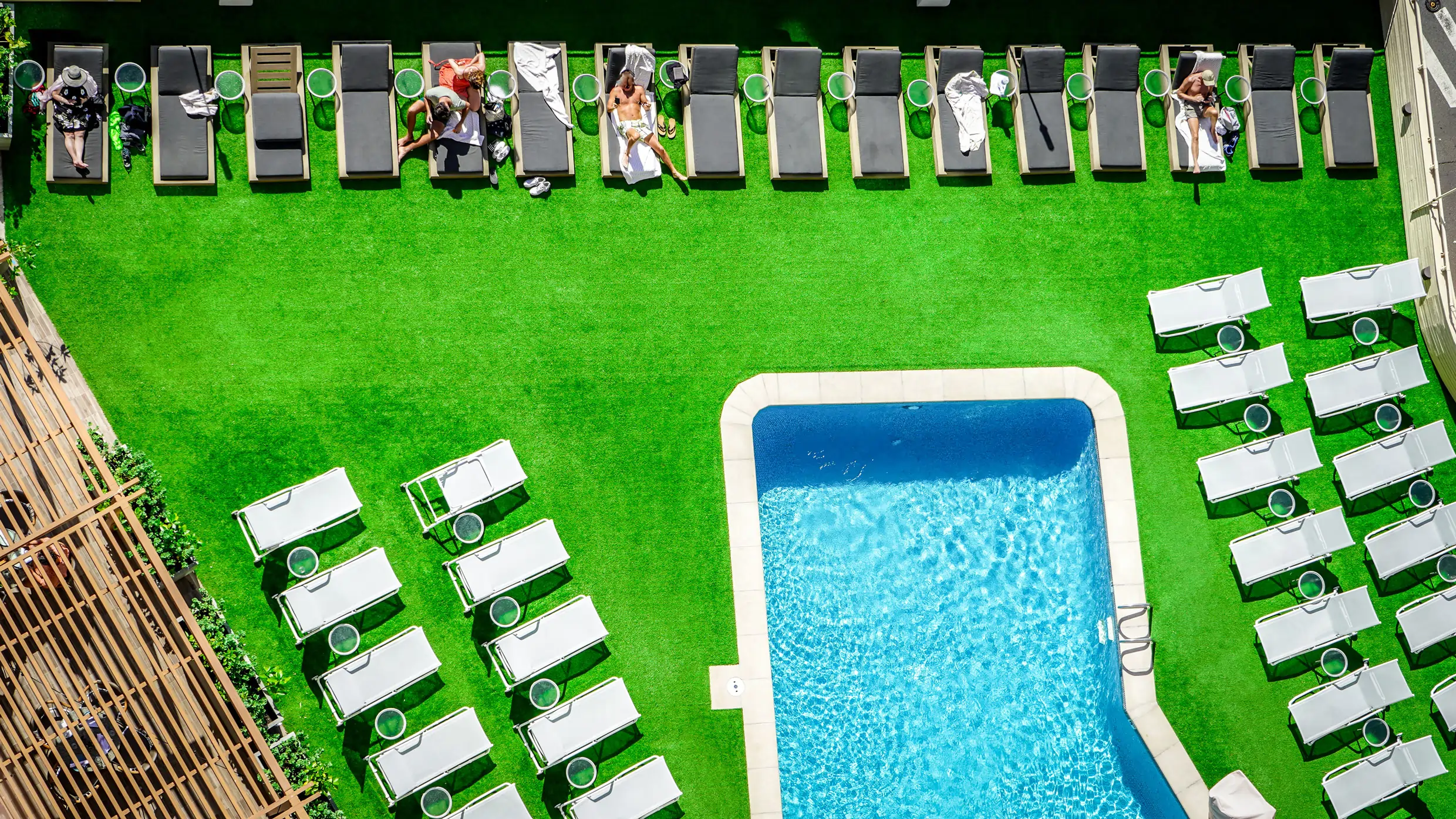 hotel artificial grass lawn