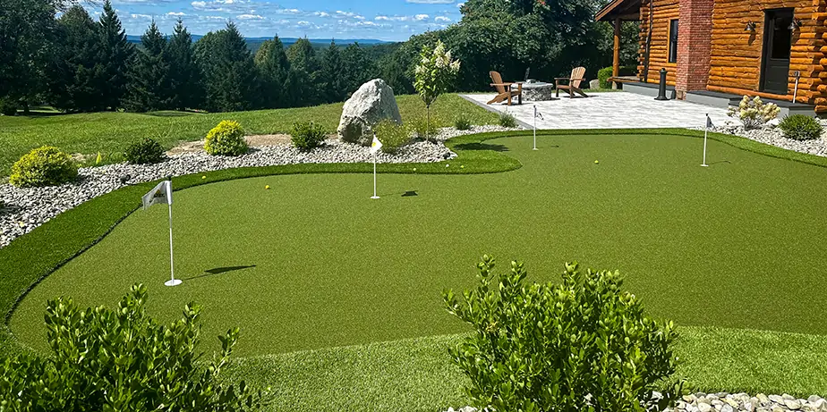 Backyard artificial golf putting green from SYNLawn