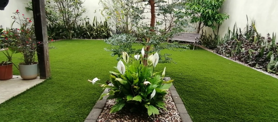 synlawn-kc-residential-lawn Artificial grass lawn installed by SYNLawn