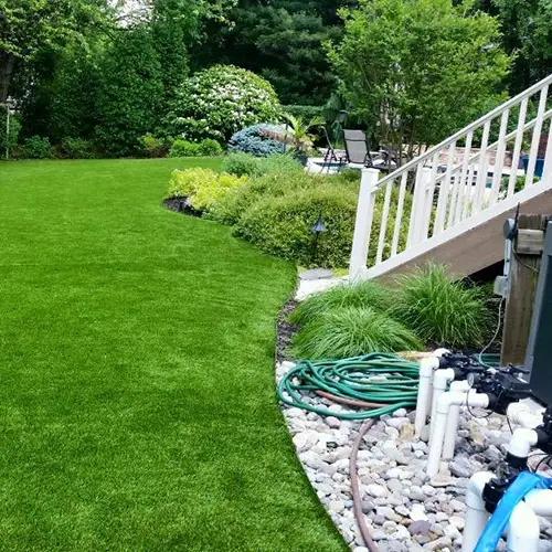 clean-turf-lawn-kc-img-1 Artificial grass lawn cleaning service from SYNLawn Kansas City