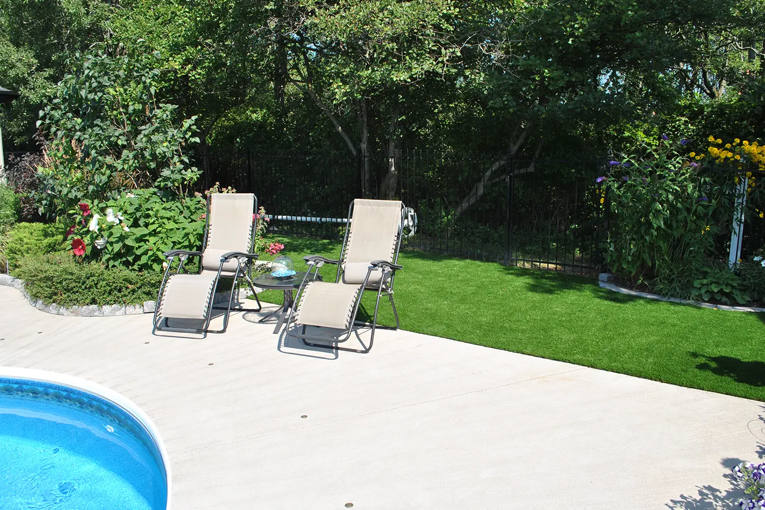 backyard pool area turf installed by SYNLawn Kansas City